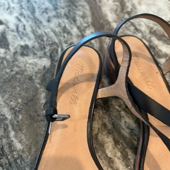 Madewell Black Minimalist Sandals, size 7.5, some wear but GUC - Picture 3 of 9